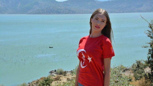 Otilia, Yılanbalığının Lezzetine Ve Bafa Gölü’ne Hayran Kaldı