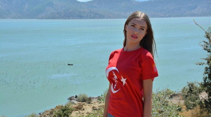 Otilia, Yılanbalığının Lezzetine Ve Bafa Gölü’ne Hayran Kaldı