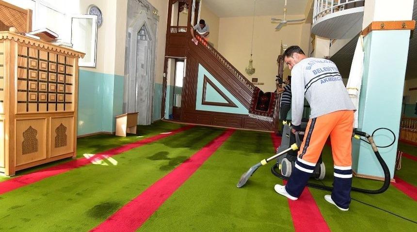 Camilerde Bayram Temizliği