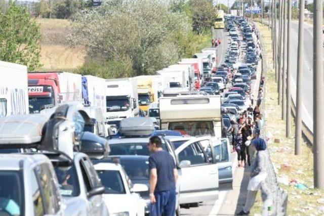 İpsala Sınır Kapısı'nda 'türk Tatilci' Yoğunluğu (3)