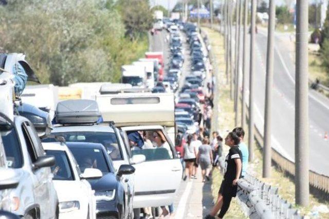 İpsala Sınır Kapısı'nda 'türk Tatilci' Yoğunluğu (3)