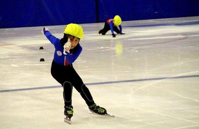 30 Ağustos Zafer Kupası Sürat Pateni Yarışları Erzurum’da Başladı