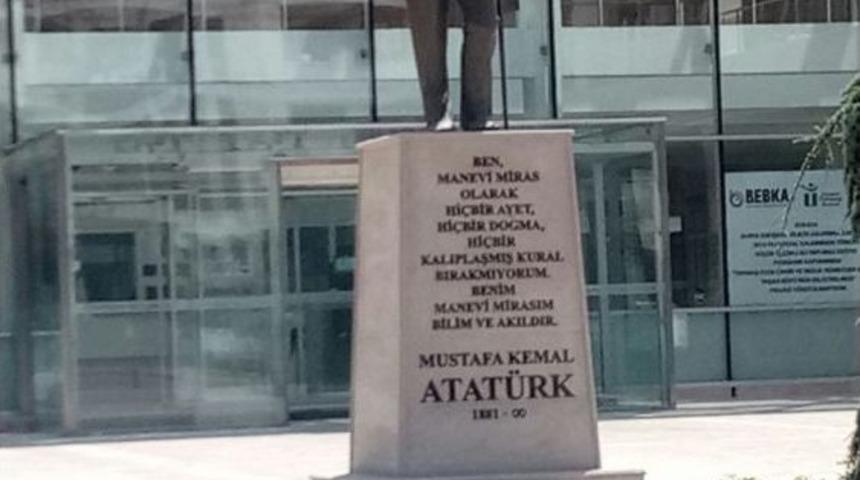Atat&uuml;rk Anıtına Sprey Boyalı Saldırı