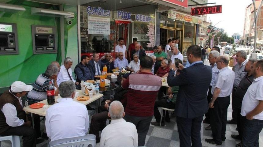 Esnaflardan Başkana Teşekk&uuml;r Plaketi