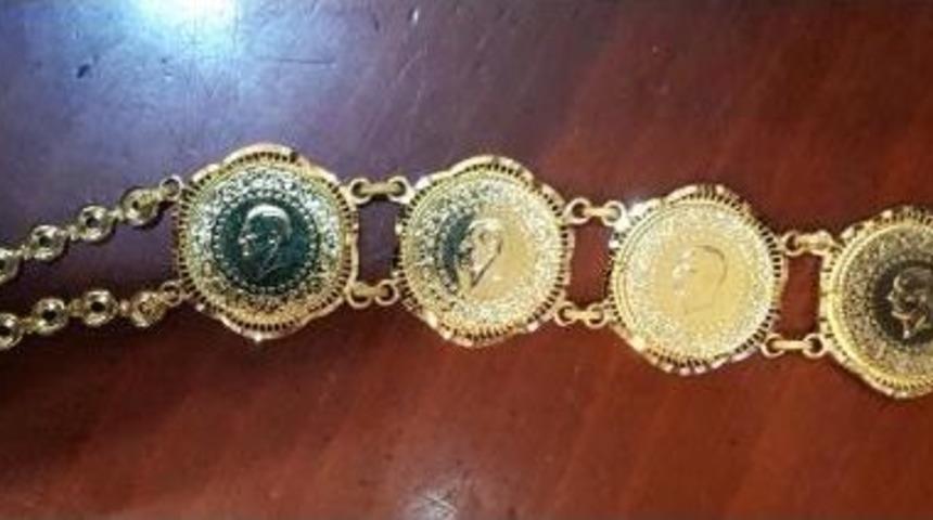 U&ccedil;ak Yolcularının Altınlarını &Ccedil;alan 4 Iş&ccedil;i Tutuklandı