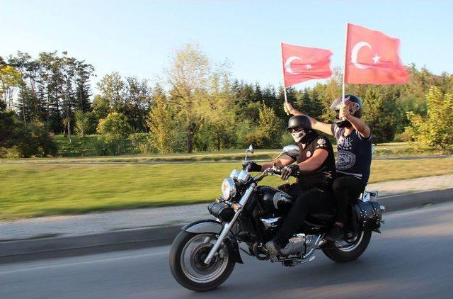 Cezalı Eskişehirspor Taraftarı Takımı Konvoy Eşliğinde Uğurladı