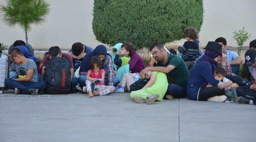 Muğla&rsquo;da 62 Ka&ccedil;ak G&ouml;&ccedil;men Yakalandı