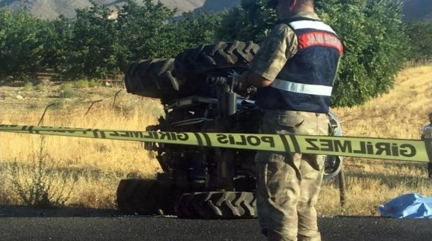 Trakt&ouml;r Devrildi: 1 &Ouml;l&uuml;