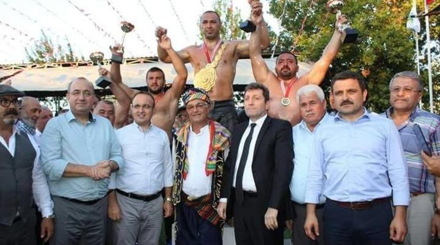 Tarihi &Ccedil;ardak Yağlı Pehlivan G&uuml;reşlerinde Başpehlivanali G&uuml;rb&uuml;z Oldu