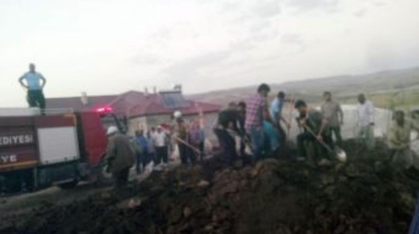 K&ouml;yde &Ccedil;ıkan Yangın Korkuttu