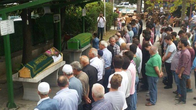 Tren Üzerinde Özçekim Yaparken Akımına Kapılan Genç Hayatını Kaybetti