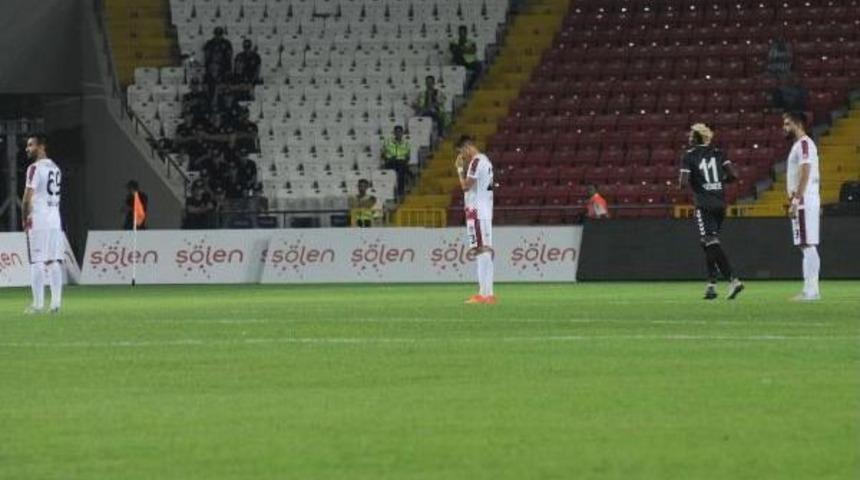 Gaziantepspor-Manisaspor Ma&ccedil;ında Futbolculardan Protesto