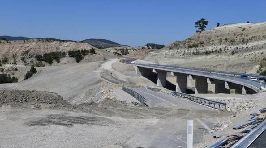 Bakan Zeybekci, Yapımı Tamamlanan Karayolunu Inceledi