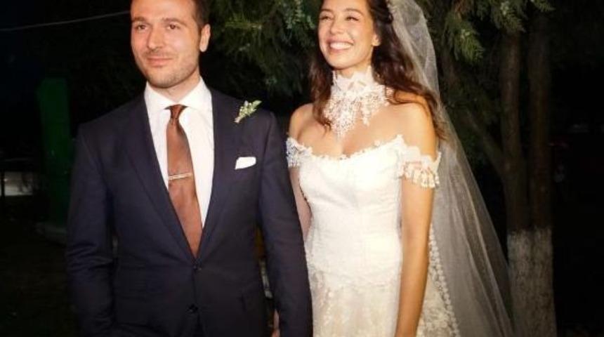 Azra Akın, Trakya Usul&uuml; D&uuml;ğ&uuml;nle D&uuml;nyaevine Girdi