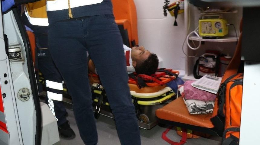 Mobilya Y&uuml;kl&uuml; Kamyon Tır&rsquo;a Arkadan &Ccedil;arptı:1 Yaralı