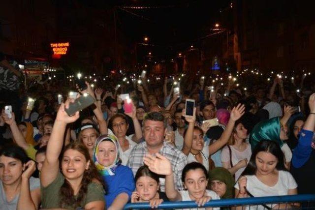 20'nci Kültür Sanat Ve Armut Festivali'nde Gökhan Tepe Rüzgarı Esti