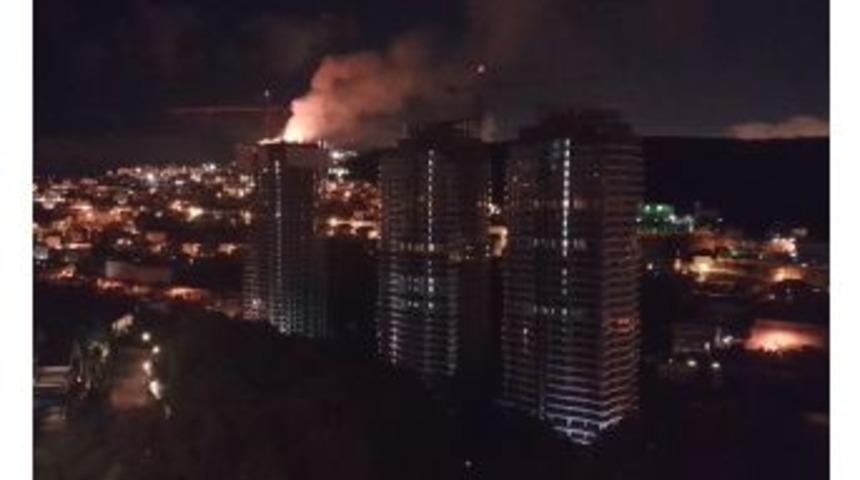 Beykoz&rsquo;da L&uuml;ks Sitede Yangın Paniği