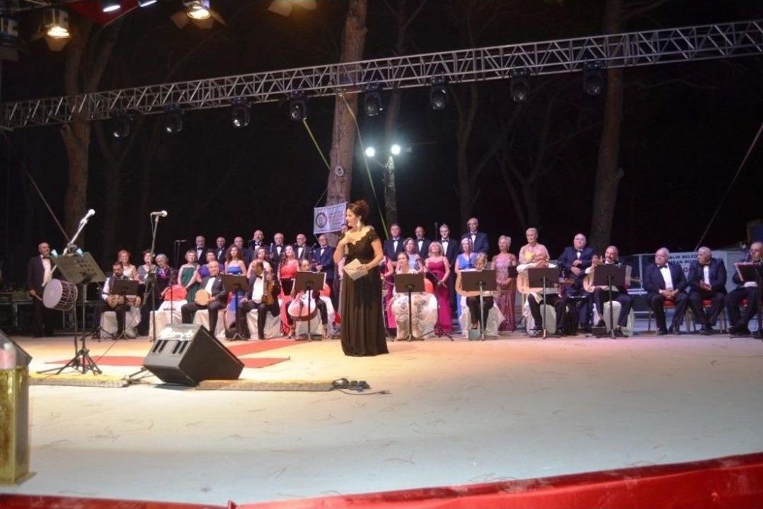 Mesut Duran Derneği Korosundan M&uuml;thiş Konser