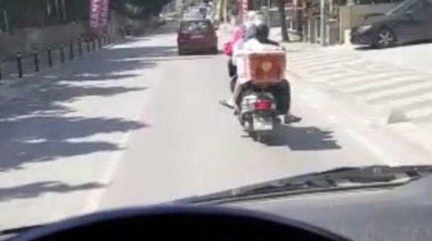 (&ouml;zel Haber) Motosiklete 2 &Ccedil;ocuğuyla Birlikte Binen &Ccedil;iftin Tehlikeli Yolculuğu