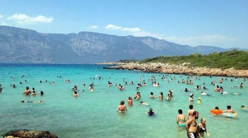 D&uuml;nyaca &Uuml;nl&uuml; Sedir Adası'na Akın