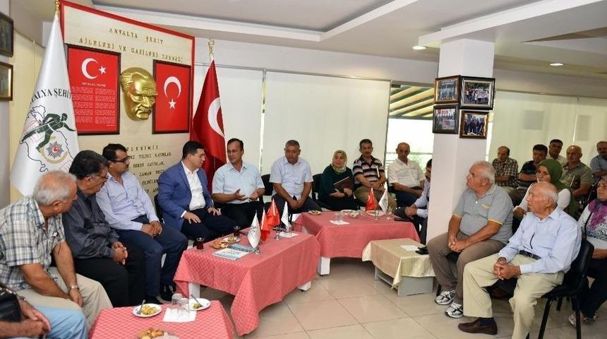 Başkan T&uuml;t&uuml;nc&uuml; Şehit Aileleriyle Bayramlaştı