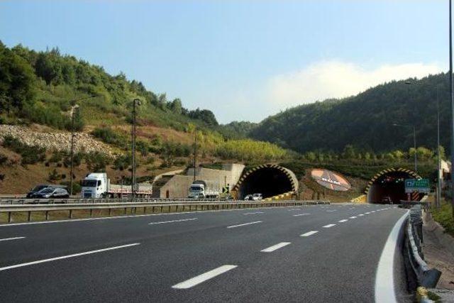 Tem'in Bolu Geçişinde Tatilci Yoğunluğu Ulaşımı Aksatmadı