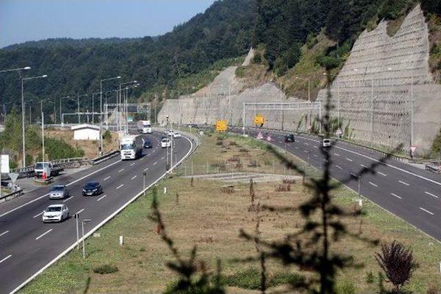 Tem'in Bolu Geçişinde Tatilci Yoğunluğu Ulaşımı Aksatmadı