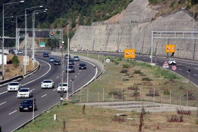 Tem'in Bolu Geçişinde Tatilci Yoğunluğu Ulaşımı Aksatmadı