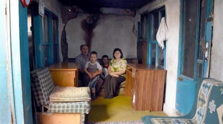 &Ccedil;&ouml;ken Gecekondunun 20 Metrekarelik Odasında 6 Kişi Yaşıyor