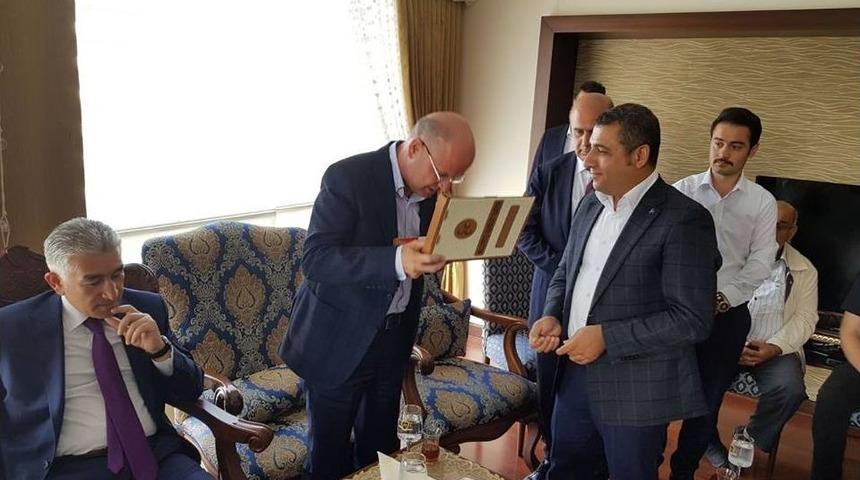 Mhp&rsquo;den Veda Eden Erhan G&uuml;lveren&rsquo;e Ziyaret