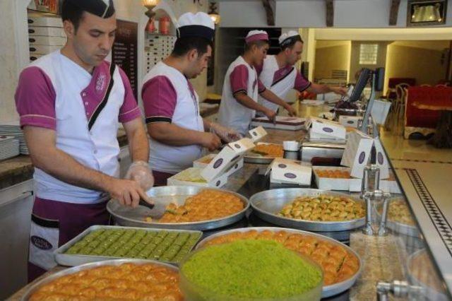 Gaziantep'te Baklavacıların Bayram Mesaisi