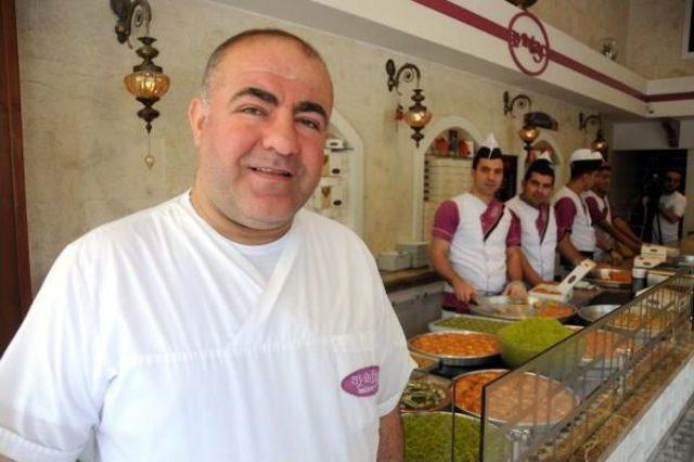 Gaziantep'te Baklavacıların Bayram Mesaisi