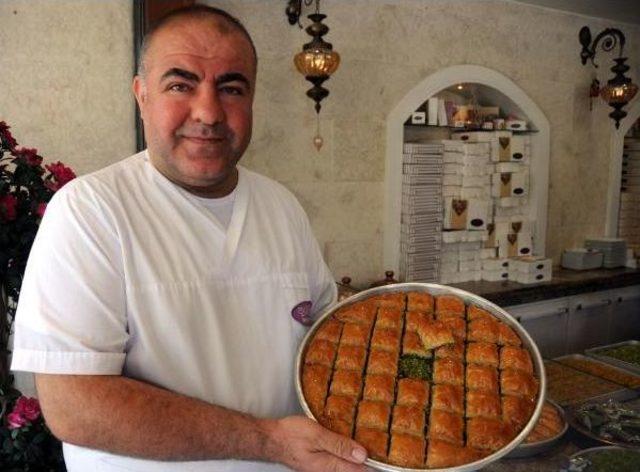 Gaziantep'te Baklavacıların Bayram Mesaisi