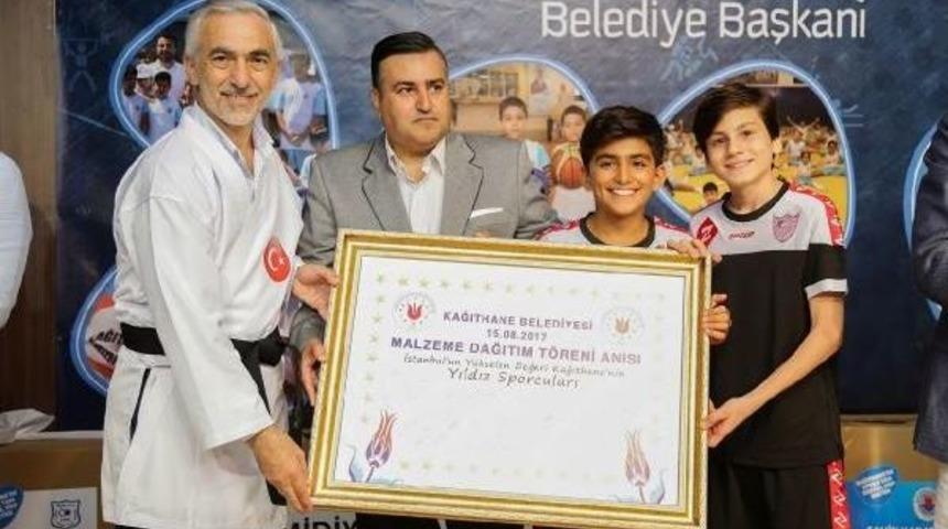 Kağıthane Belediyesi'nden Amat&ouml;r Spor Kul&uuml;plerine Malzeme Desteği