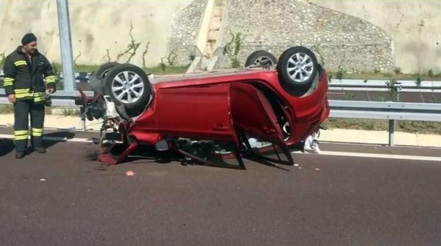 Otobanda Trafik Kazası: 1 &Ouml;l&uuml;, 4 Yaralı