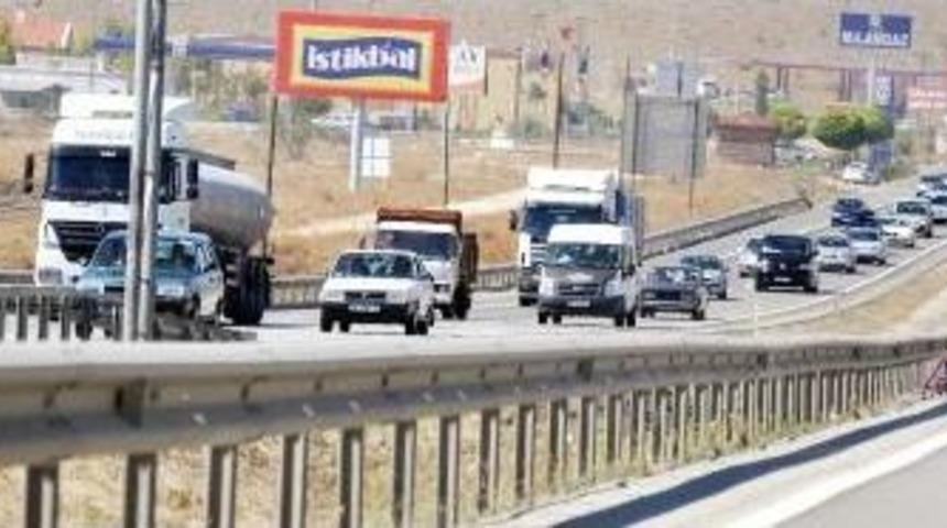 Kırıkkale Ge&ccedil;işinde Kurban Bayramı &Ouml;ncesi Trafik Yoğunluğu