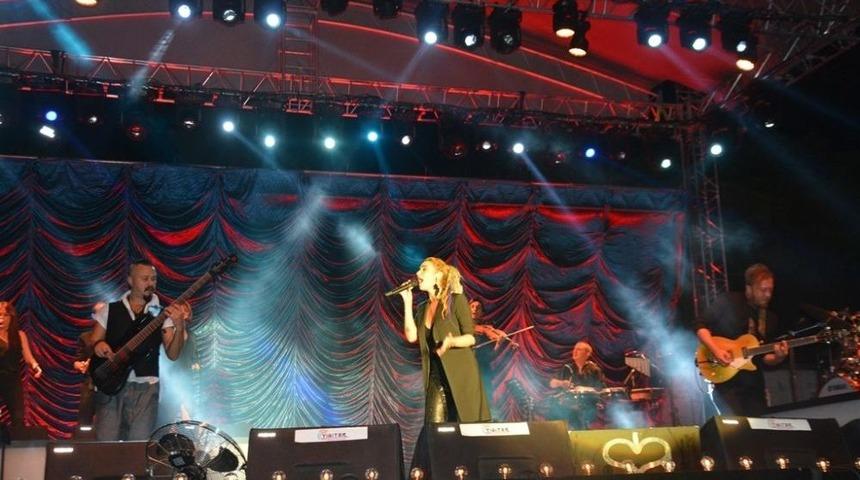 Sıla Konserinde Çorlu Eğlenceye Doydu