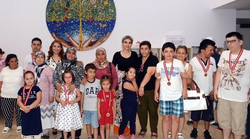 Özel Çocuklar Turnuvada Anneleri İle Satranç Oynadılar