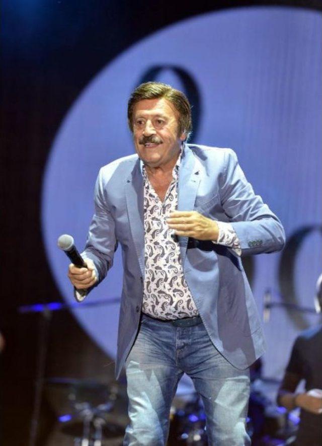 Selami Şahin, İzmir Fuarı'nda Konser Verdi