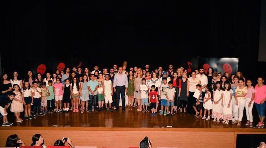 Tiyatro Kursiyerleri Sertifikalarını Aldı