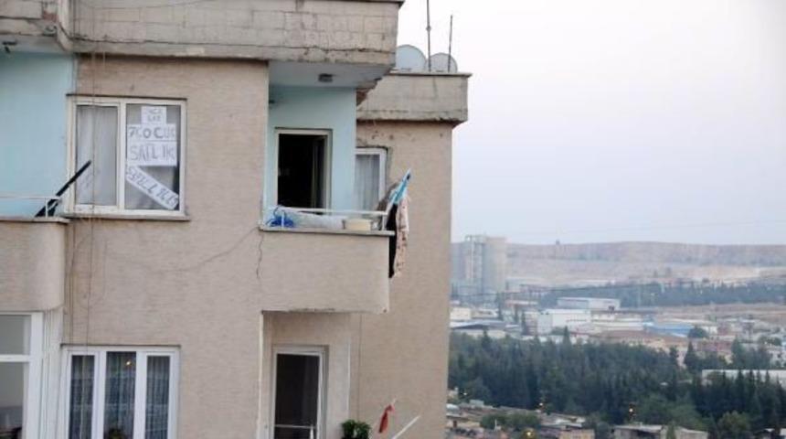 Komşusuna Kızdı, Evini '7 &Ccedil;ocuklu' Aileye Satılığa &Ccedil;ıkardı