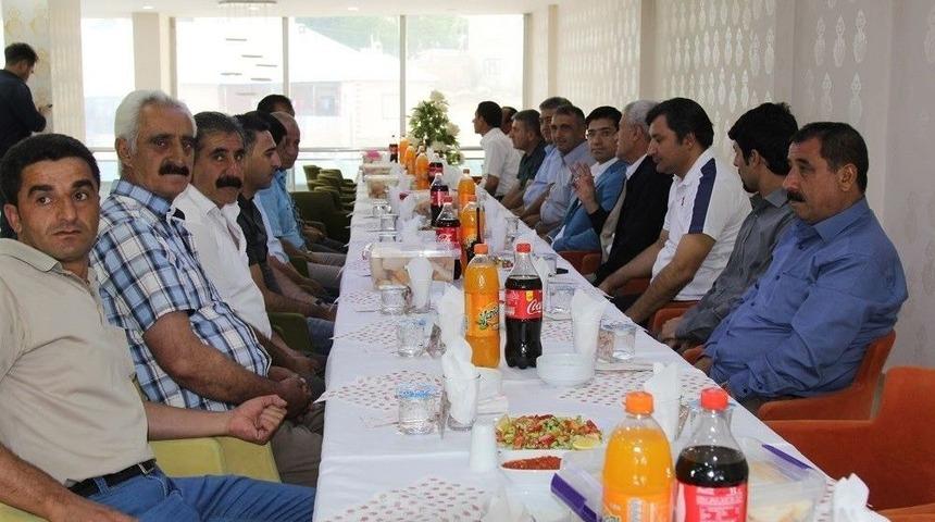 Başkan Vekili &Ouml;zt&uuml;rk, Belediye Personelinin Yemek Davetine Katıldı