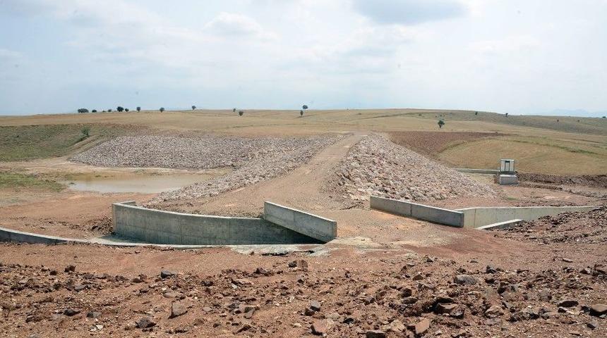 Konya B&uuml;y&uuml;kşehir Belediyesinin Sulama G&ouml;leti Yatırımları S&uuml;r&uuml;yor