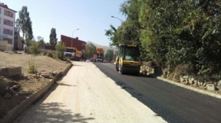 Tekman&rsquo;da Asfalt &Ccedil;alışması