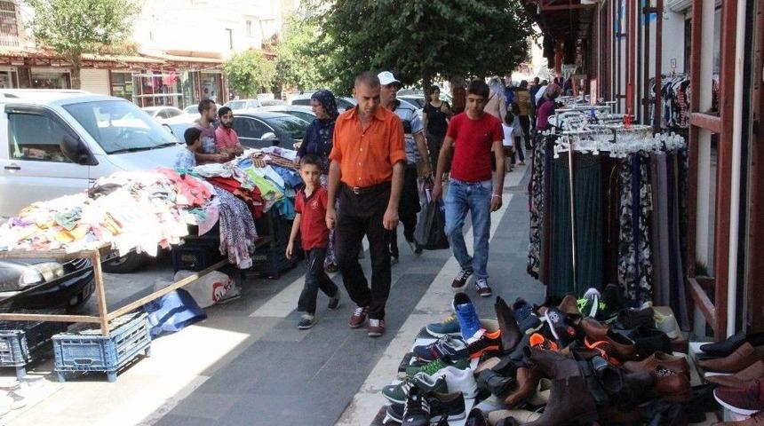 Sur&rsquo;da Hareketlilik Var, Alışveriş Yok