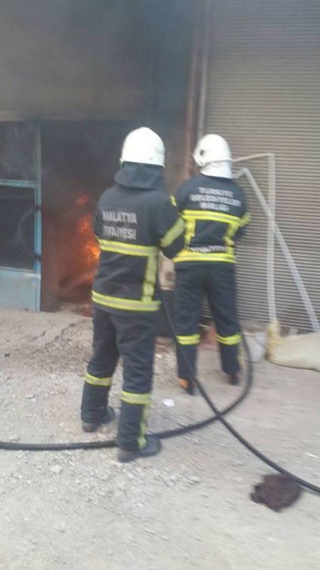 İş Yerinde Çıkan Yangın Maddi Hasara Neden Oldu