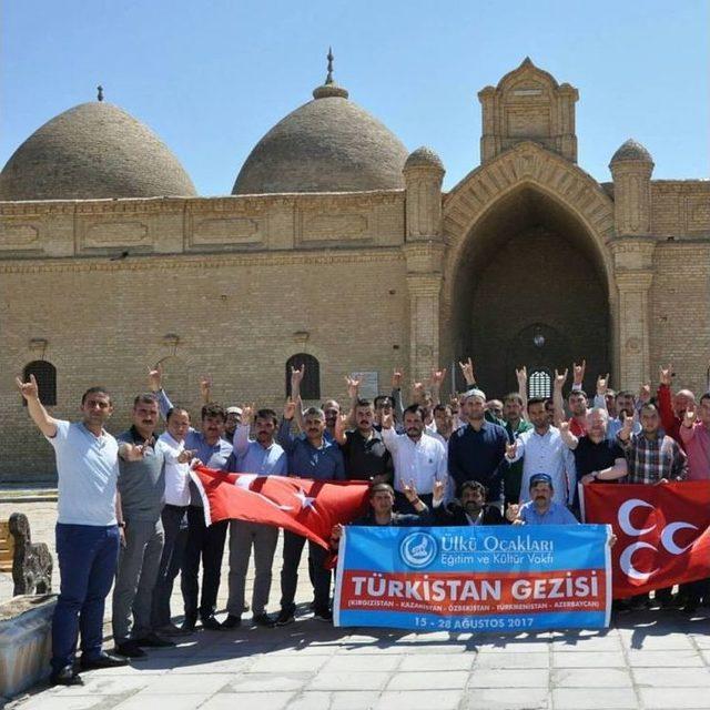 Ülkü Ocakları İl Başkanı Emrah Yılan Türkistan Gezisinde