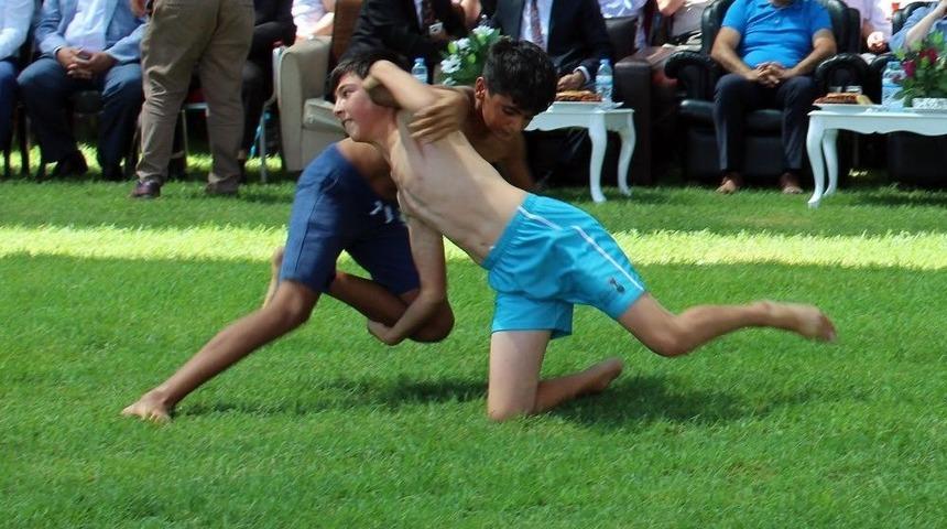 Zengibar Karakucak G&uuml;reşleri&rsquo;nde Başpehlivan Serdar B&ouml;ke Oldu