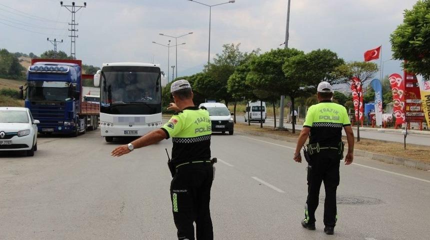 Samsun Polisi &rsquo;emniyet Kemeri&rsquo; İ&ccedil;in Durdurdu