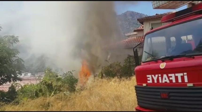 Marmaris’te Ev Yangını Ormana Sıçramadan Söndürüldü